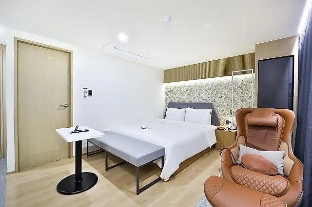 Brown Dot Yeongdo Bridge Branch Motel